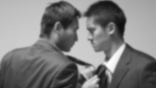體系不完善，團隊弱小，幾乎沒有售后服務，賣完就不管或者以任何理由推卸責任。